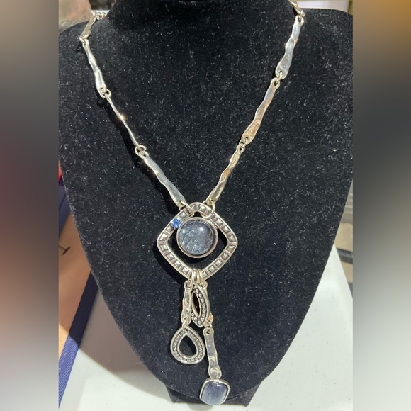 Jewelry - Elegant Silver Pendant Necklace